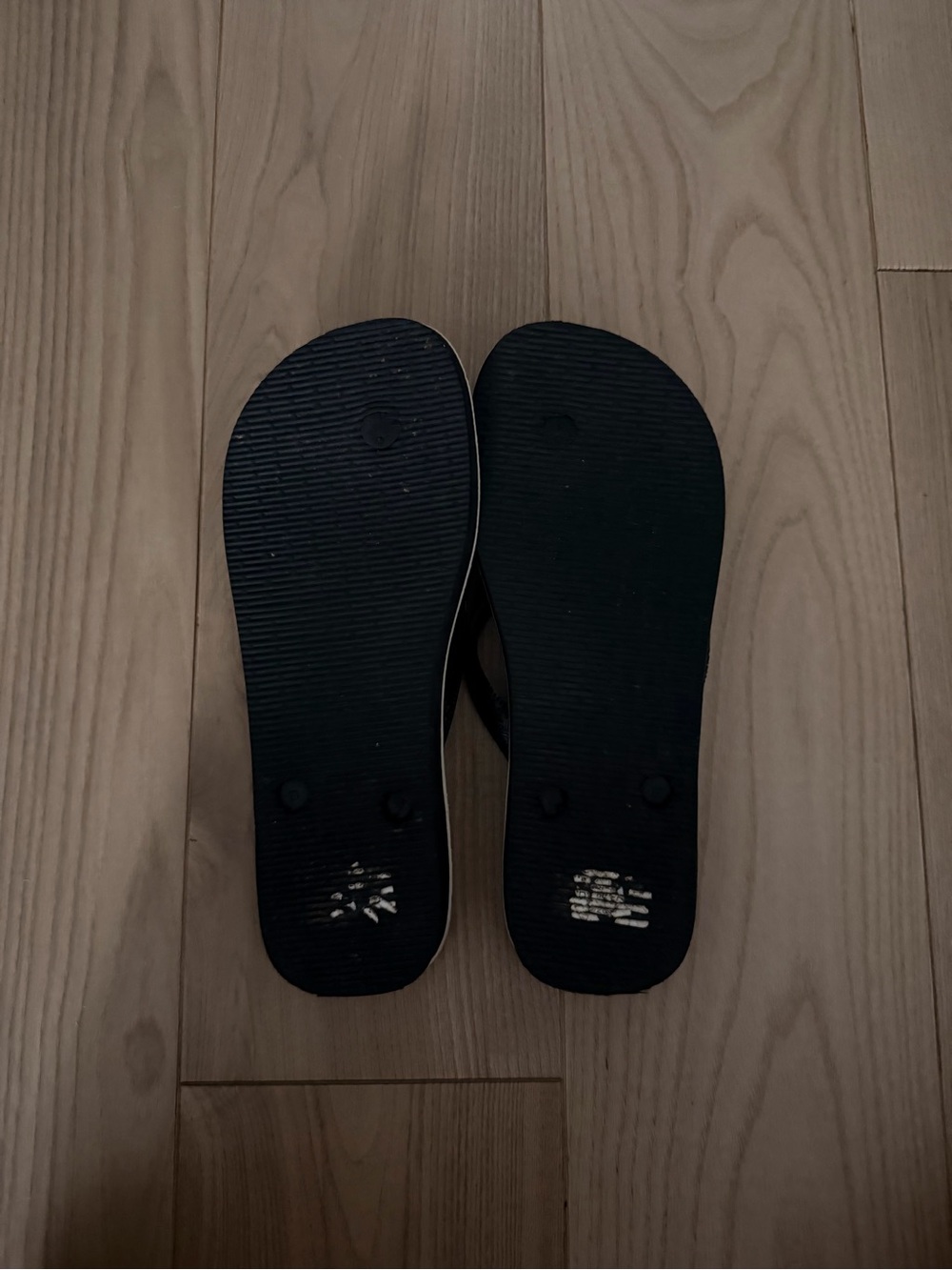 Havaianas x Farm Black and White Floral Print Flip Flops - Picture 5 of 6